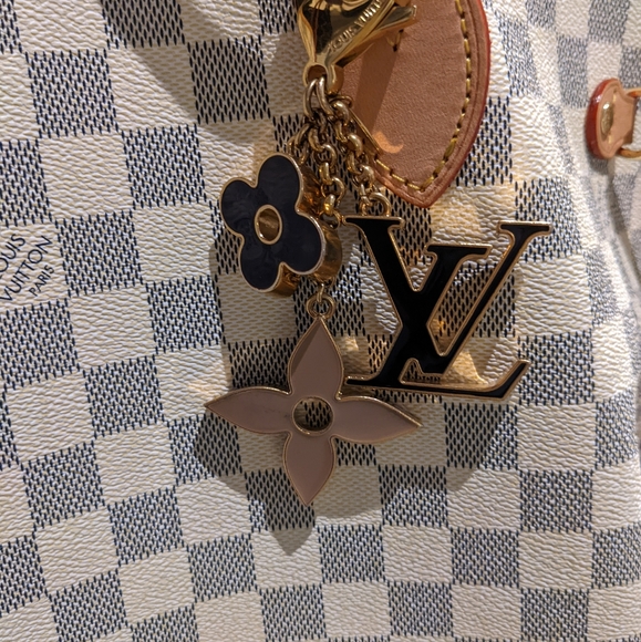 Louis Vuitton bag charm - Picture 5 of 5